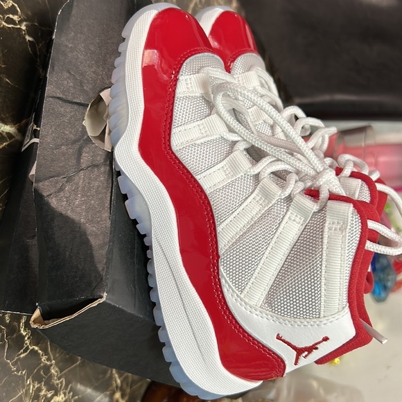 Jordan 11 - Picture 3 of 6